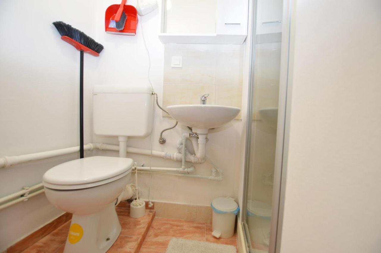 Carera Room โรวีน ภายนอก รูปภาพ